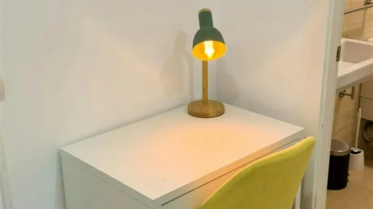 Rooms in Barcelona Ciutat Vella - photo 4