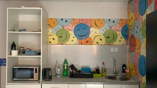 Rooms in Barcelona Ciutat Vella - photo 9