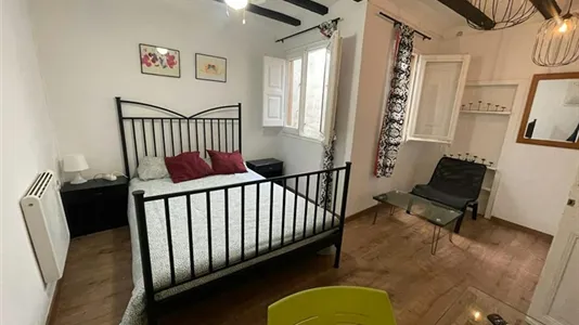 Rooms in Barcelona Ciutat Vella - photo 4