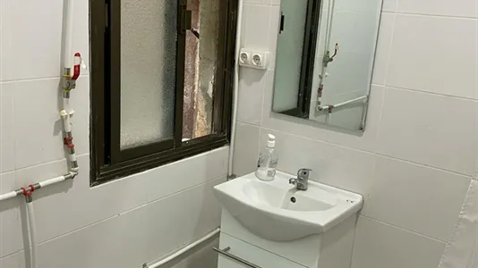 Rooms in Barcelona Ciutat Vella - photo 6