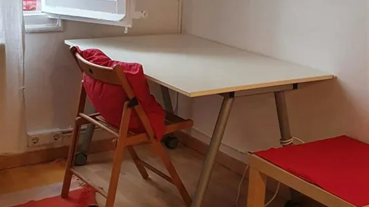 Rooms in Barcelona Ciutat Vella - photo 8