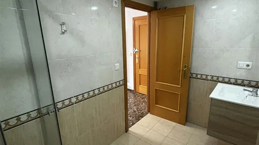 Rooms in Manises - photo 8