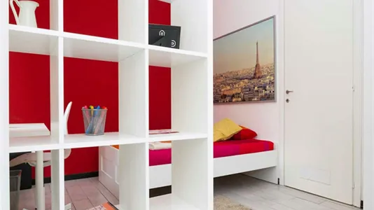Rooms in Milano Zona 8 - Fiera, Gallaratese, Quarto Oggiaro - photo 3