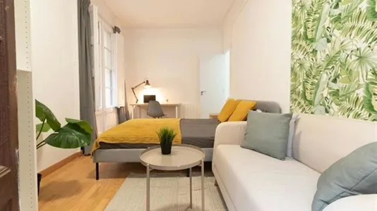Rooms in Barcelona Ciutat Vella - photo 3