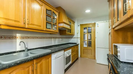 Rooms in Málaga - photo 9