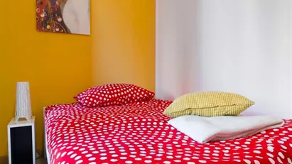 Room for rent in Milano Zona 6 - Barona, Lorenteggio, Milan