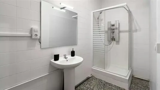 Rooms in Barcelona Ciutat Vella - photo 7