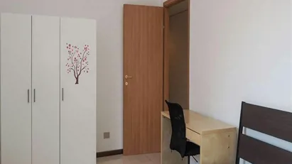 Room for rent in Milano Zona 6 - Barona, Lorenteggio, Milan