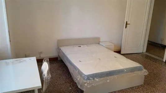 Rooms in Roma Municipio II – Parioli/Nomentano - photo 3
