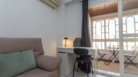 Rooms in Málaga - photo 9