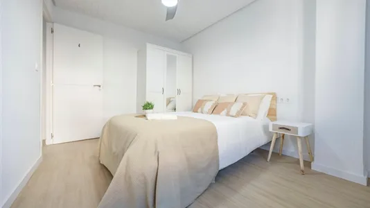 Rooms in el Camí de Vera - photo 4