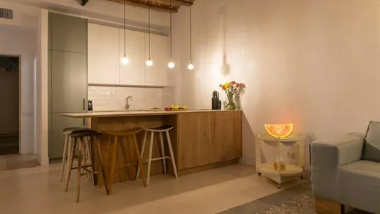 Rooms in Barcelona Ciutat Vella - photo 6