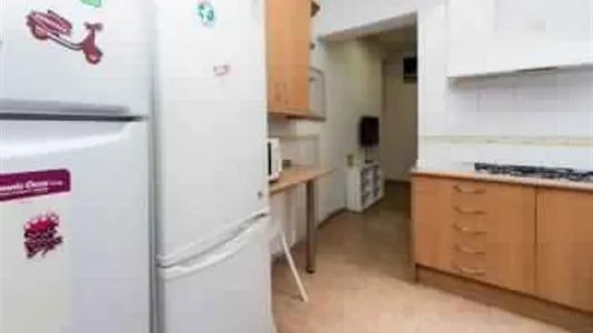 Rooms in Madrid Centro - photo 9