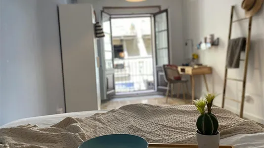 Rooms in Barcelona Ciutat Vella - photo 7