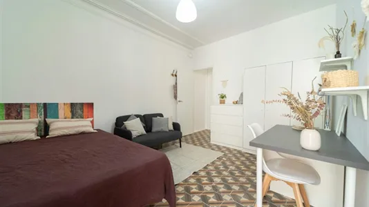 Rooms in Barcelona Ciutat Vella - photo 3