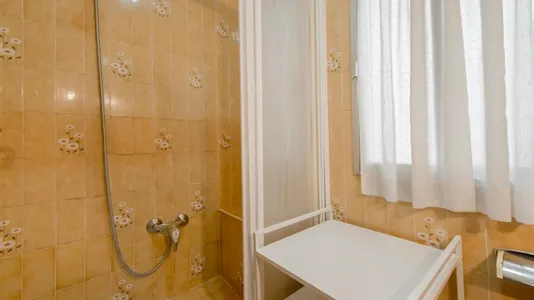 Rooms in Madrid Chamartín - photo 9