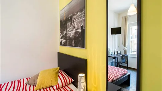 Rooms in Milano Zona 8 - Fiera, Gallaratese, Quarto Oggiaro - photo 3
