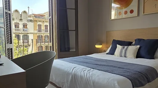 Rooms in Barcelona Eixample - photo 1
