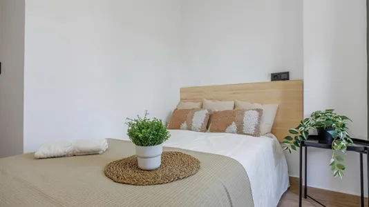 Rooms in el Camí de Vera - photo 4