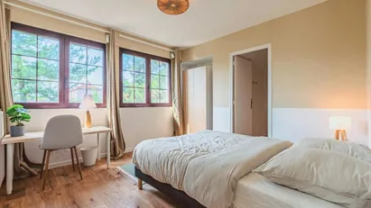 Room for rent in L'Haÿ-les-Roses, Île-de-France