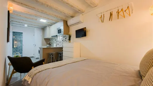 Apartments in Barcelona Ciutat Vella - photo 6