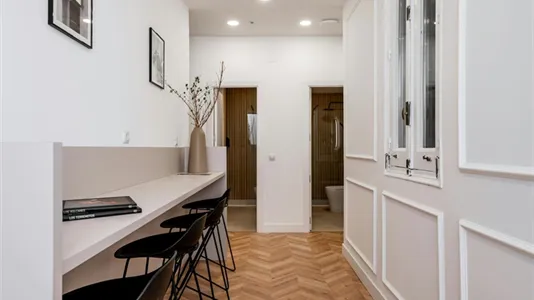 Rooms in Madrid Centro - photo 8