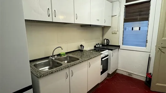 Rooms in Barcelona Ciutat Vella - photo 8
