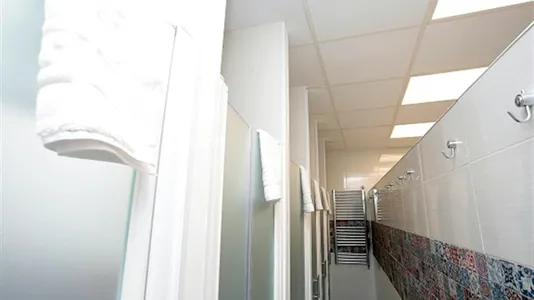 Rooms in Madrid Centro - photo 9