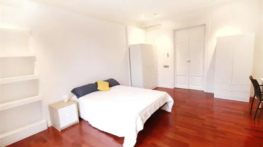 Rooms in Barcelona Eixample - photo 5