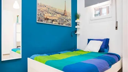 Room for rent in Milano Zona 8 - Fiera, Gallaratese, Quarto Oggiaro, Milan