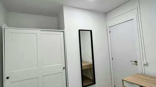 Rooms in Barcelona Ciutat Vella - photo 6