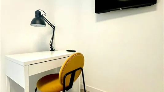 Rooms in Madrid Centro - photo 9