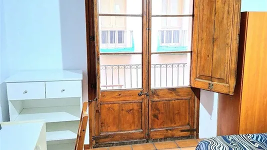 Rooms in Barcelona Ciutat Vella - photo 3