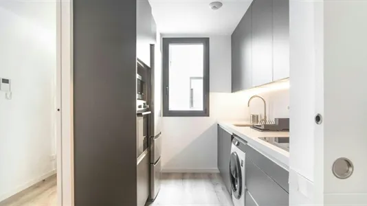 Rooms in Barcelona Ciutat Vella - photo 8