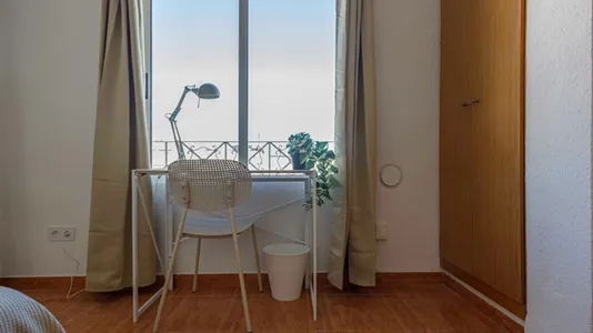 Rooms in el Camí de Vera - photo 6