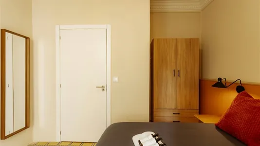 Rooms in Barcelona Ciutat Vella - photo 7