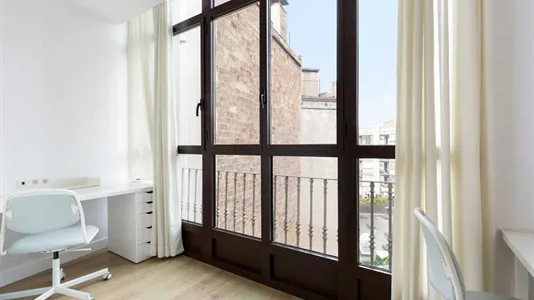 Rooms in Barcelona Eixample - photo 3