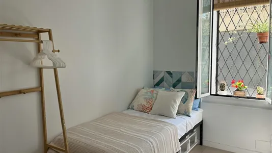 Rooms in Barcelona Ciutat Vella - photo 10