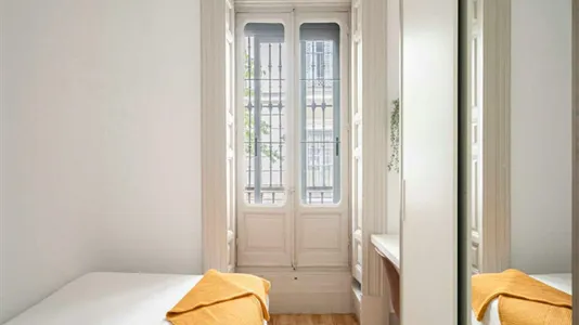 Rooms in Madrid Centro - photo 8