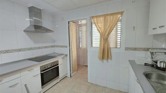 Rooms in Los Bermejales - photo 9