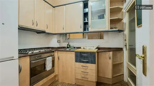 Rooms in Barcelona Eixample - photo 8