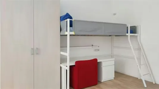 Rooms in Milano Zona 8 - Fiera, Gallaratese, Quarto Oggiaro - photo 1