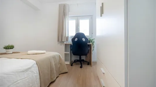 Rooms in el Camí de Vera - photo 4