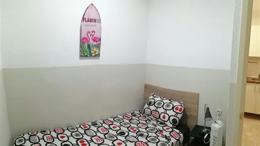 Rooms in Barcelona Ciutat Vella - photo 10