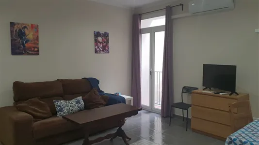 Rooms in Barcelona Ciutat Vella - photo 5