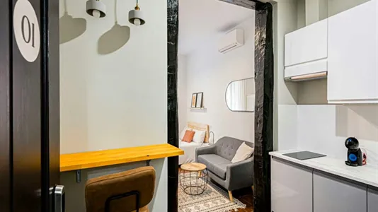Rooms in Madrid Centro - photo 9