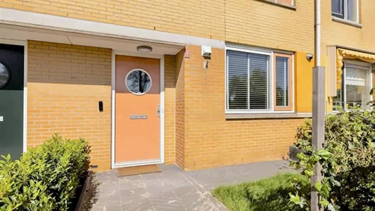 Houses in Almere - photo 2