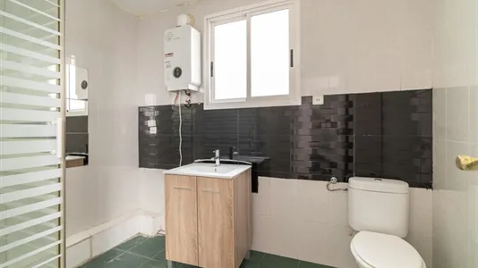 Rooms in Barcelona Ciutat Vella - photo 10