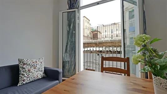 Rooms in Barcelona Ciutat Vella - photo 8