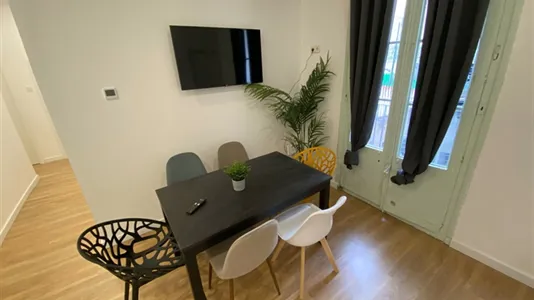 Rooms in Barcelona Ciutat Vella - photo 8